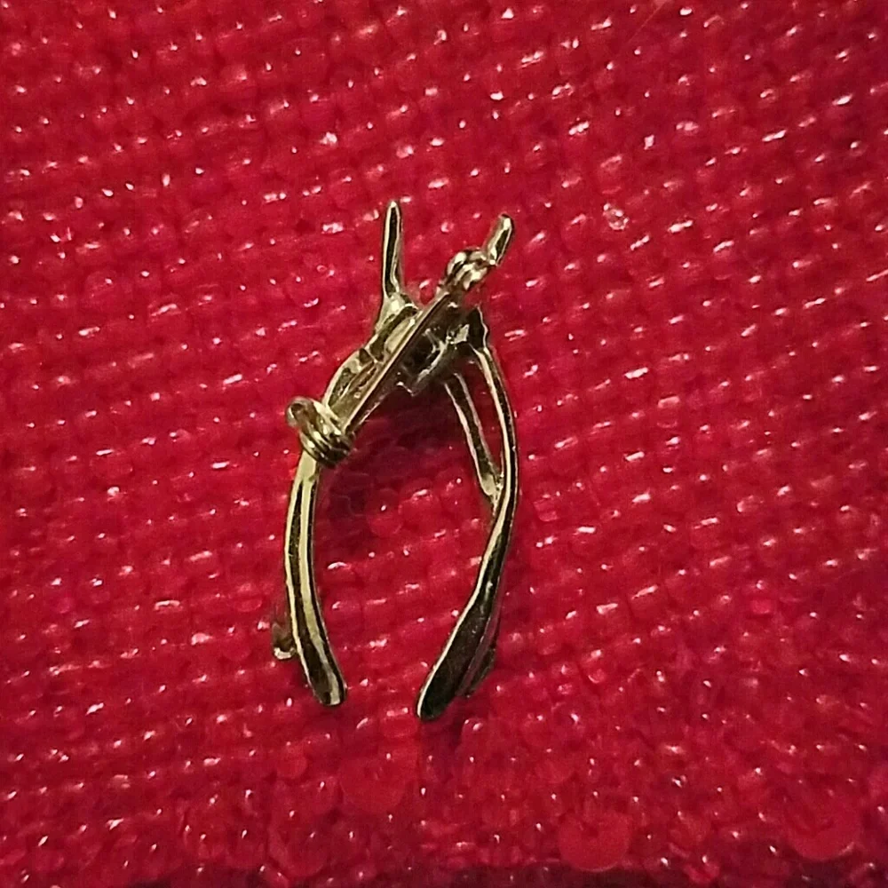 Wishbone Pin